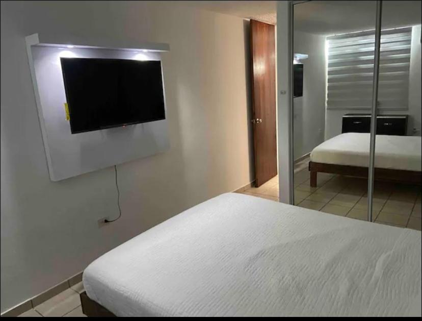 Private Apartment Near Sju Solar Battery Carolina Exteriör bild